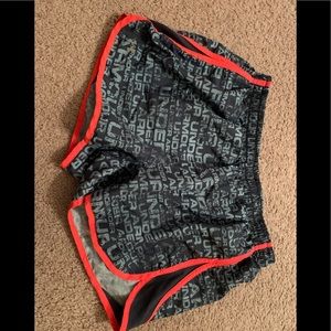 Sz Large Under Armour shorts